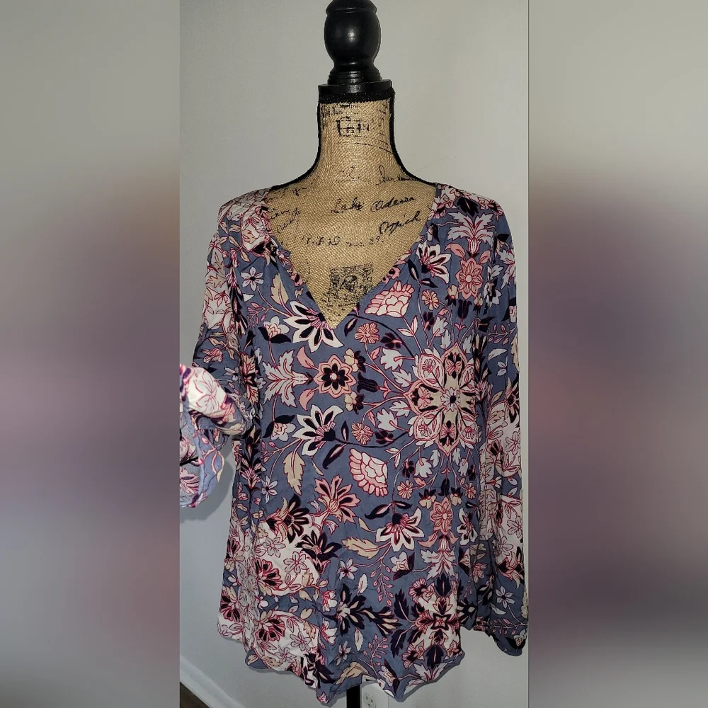 Spring Blouse - Picture 2 of 3